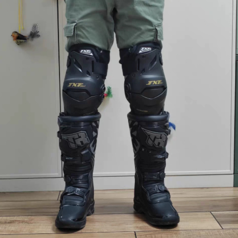Knee Guard Hard - สนับเข่ามอเตอร์ไซค์ KN11 สำหรับผู้ใหญ่ ป้องกันการกระแทกอย่างหนัก อุปกรณ์ป้องกันเข่าสำหรับแข่งรถวิบาก ป้องกันหน้าแข้ง